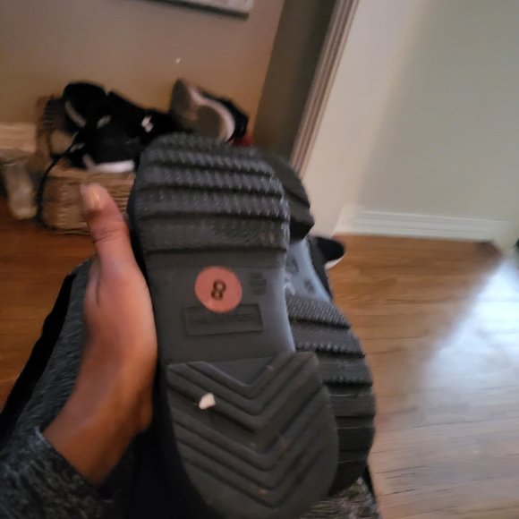 Almost new 100% genuine waterproof tall Hunter rain boots. - Picture 4 of 5